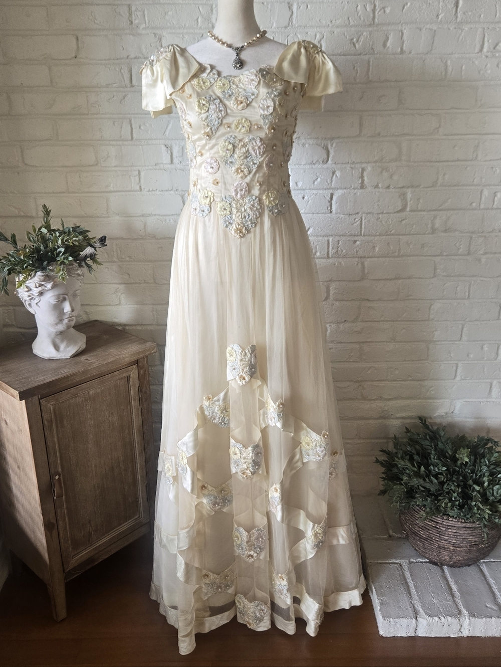 JUNE SPECIAL Vtg 40s 50s Champagne Pearl & Flower Appliqué Gown, Formal/Wedding